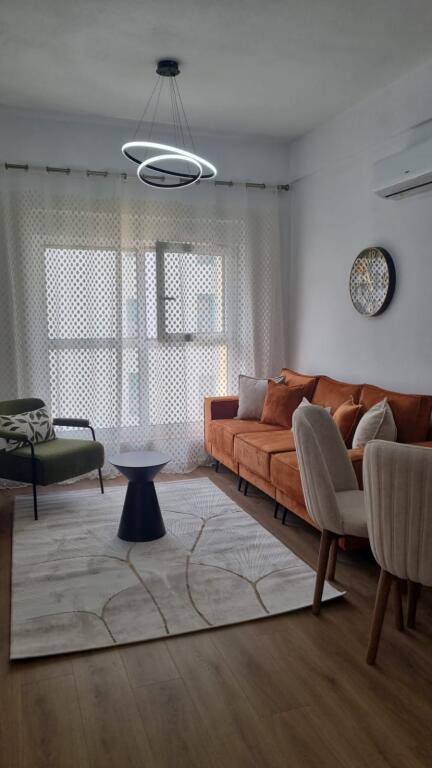 🏠 Appartamento 1+1 in affitto 📍 Complesso Kadiu, Ali Demi, Tirana 📅 Piano: 4 💶 Prezzo: 40000 leke /mese