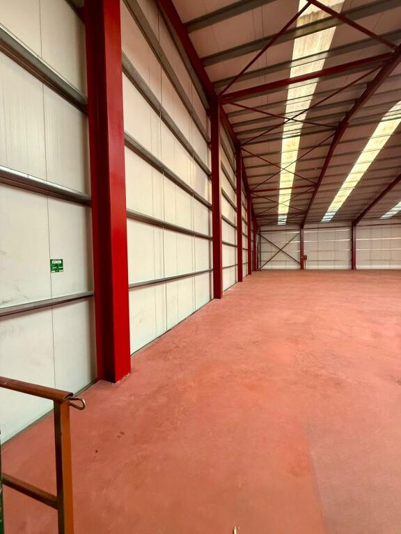 Jepet me Qira Kapanon – Kati i 2-të, 1500 m² – Vaqarr
