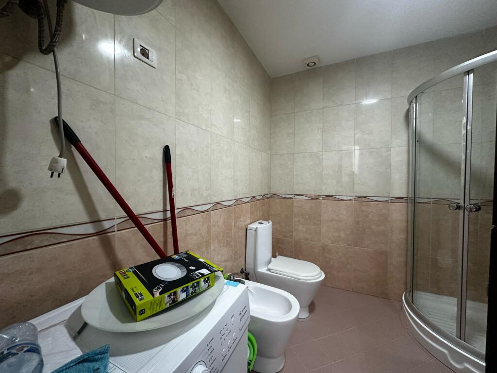 🏡 Vendesi in vendita Appartamento 2+1 al Complesso Kolombo, vicino a Oxhaku – Tirana