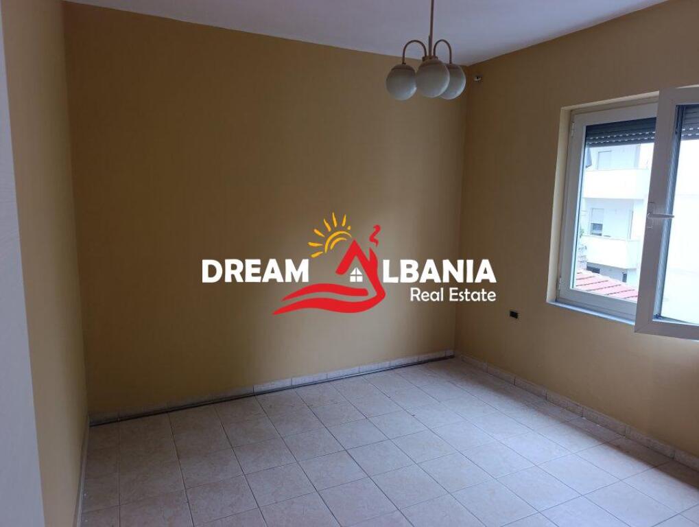 Spazio ufficio in affitto, Via Kavaja (ID 42611368)