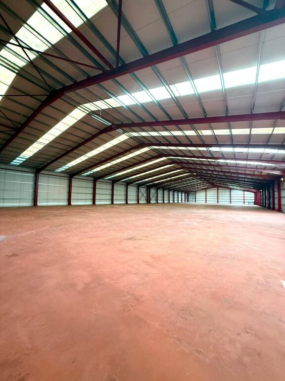 Jepet me Qira Kapanon – Kati i 2-të, 1500 m² – Vaqarr