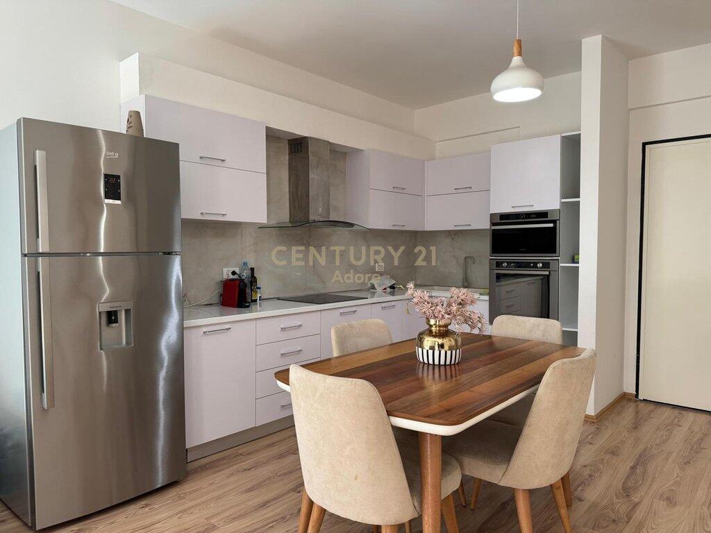 JEPET ME QIRA APARTAMENT 2+1+2 POSTE PARKIMI, TEK LIQENI I THATE