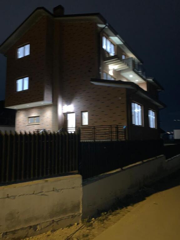 🏠 VILLA GRANDE IN AFFITTO 8+2+4 con cortile– VICINO A TEG! 🏡