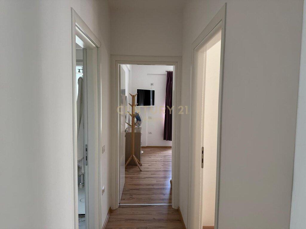 JEPET ME QIRA APARTAMENT 2+1+2 POSTE PARKIMI, TEK LIQENI I THATE