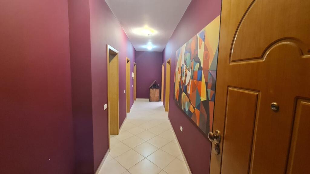 2+1,te rruge e kavajes te kisha katolike,cmimi 700 euro