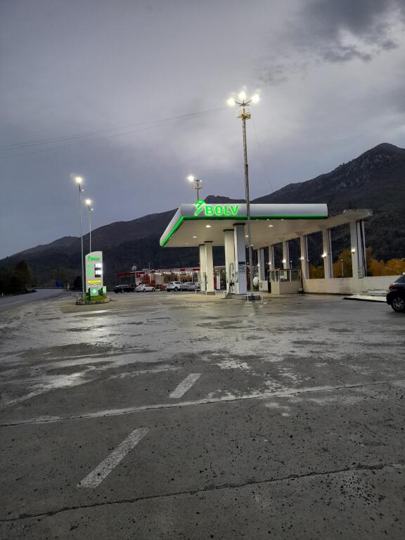Affittasi carburante + locale + magazzini a RUBIK AUTOSTRADA 500 WU
