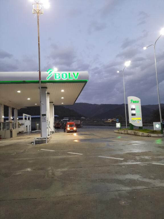 Affittasi carburante + locale + magazzini a RUBIK AUTOSTRADA 500 WU