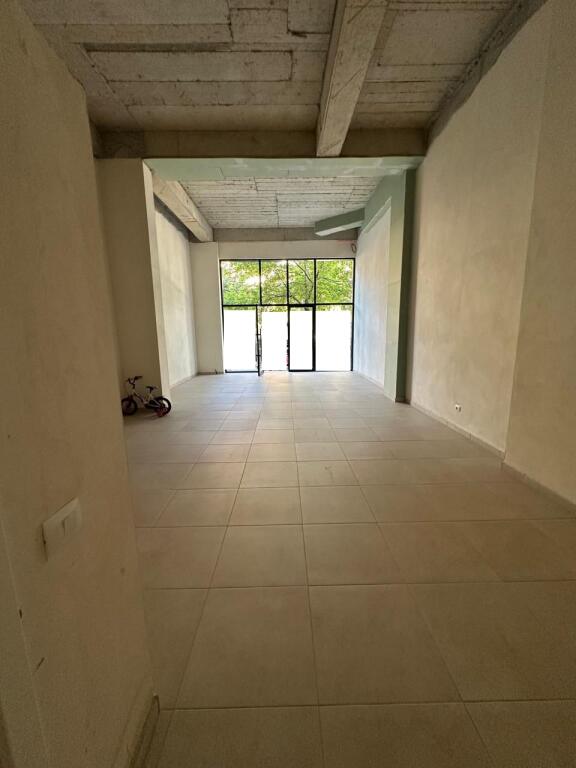Commercial space for rent at "Pazari Ri"