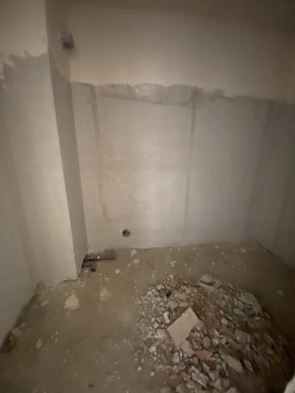 2+1, finito a Paskuqan, prezzo 92.000 euro