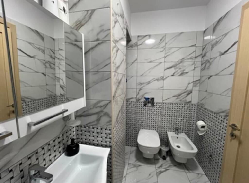 2+1,furnished with parking,price 700 euro,at the botanical garden