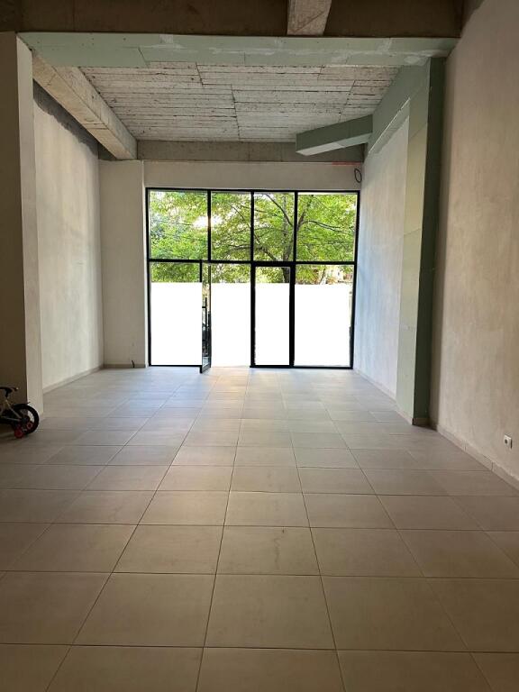 Commercial space for rent at "Pazari Ri"