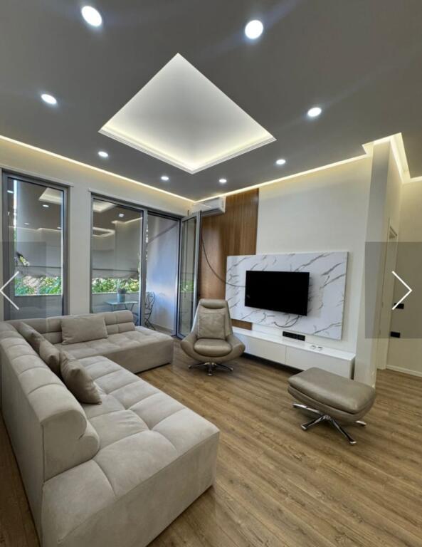 Apartament me Qira – Pazari i Ri, Qendër, Tiranë