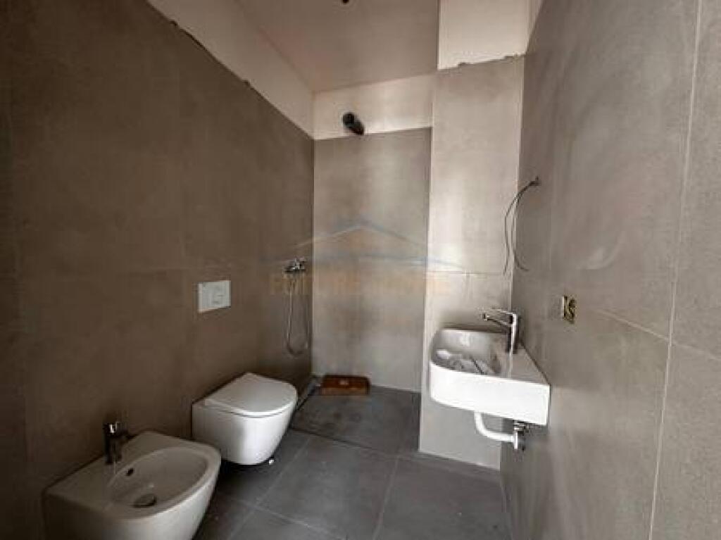 Shitet, Apartament 2+1+2 , Univers City, Tirane