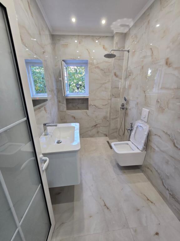 🏠 Shitet Apartament 1+1 në Don Bosko