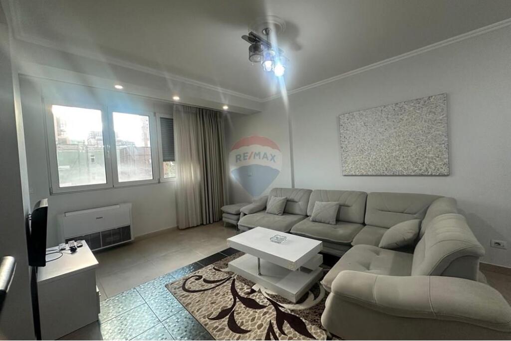 Apartament per shitje, HIM KOLLI
