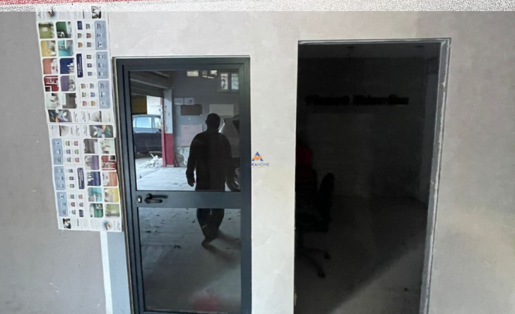 GARAGE IN AFFITTO 115M2 "VICINO ALLA FABBRICA DI FARINA, NUOVO ANELLO" 1000 EURO
