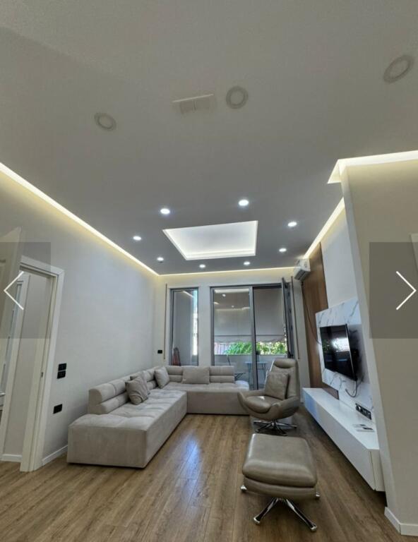 Apartament me Qira – Pazari i Ri, Qendër, Tiranë