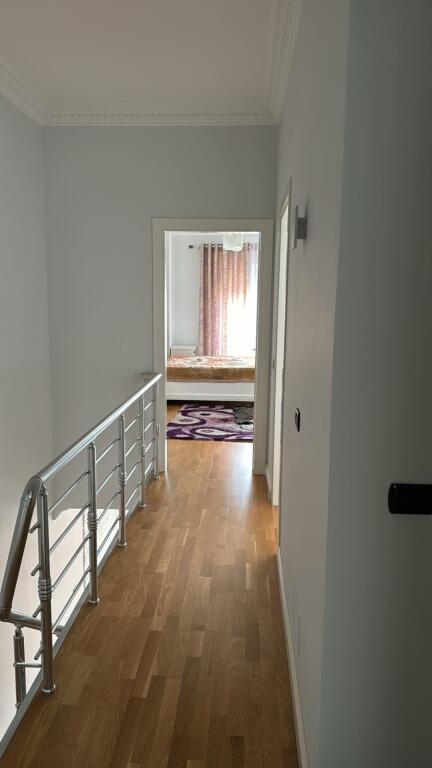 VENDESI DUPLEX A KODRA E DIELLIT 350.000 euro