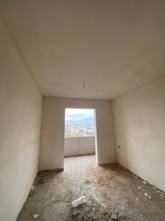 2+1, finito a Paskuqan, prezzo 92.000 euro