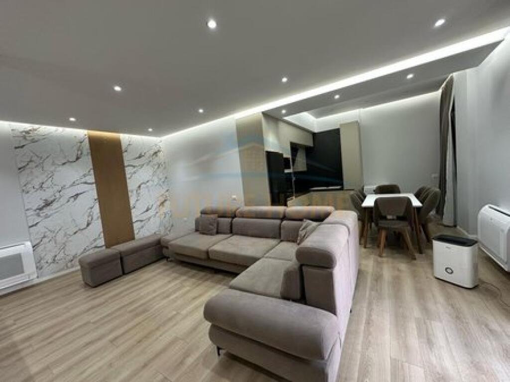 Shitet, Apartament 2+1+2+Garazh, Selitë (Shumë pranë Rezidencës Euro 3D)