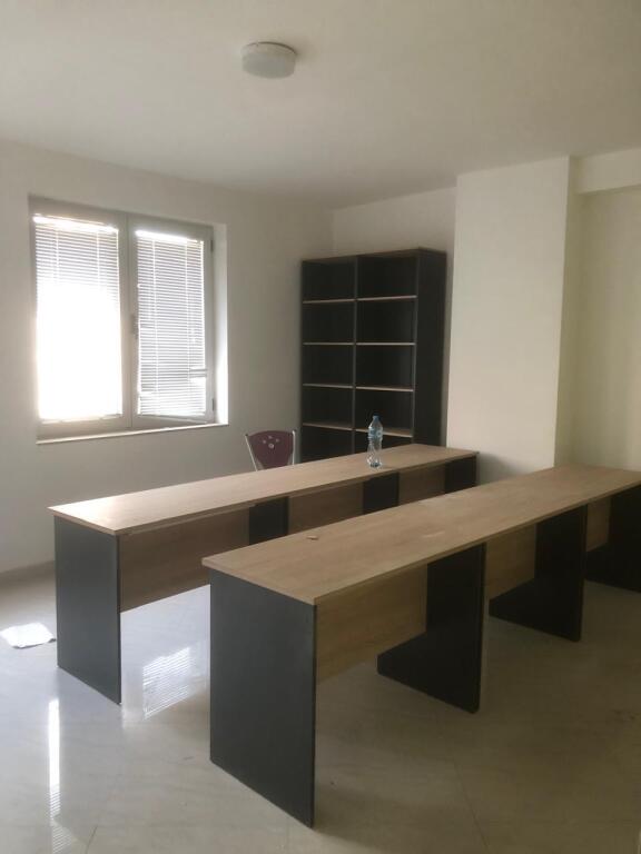 Jepet me Qira Apartament në Qendër – Turdiu Center