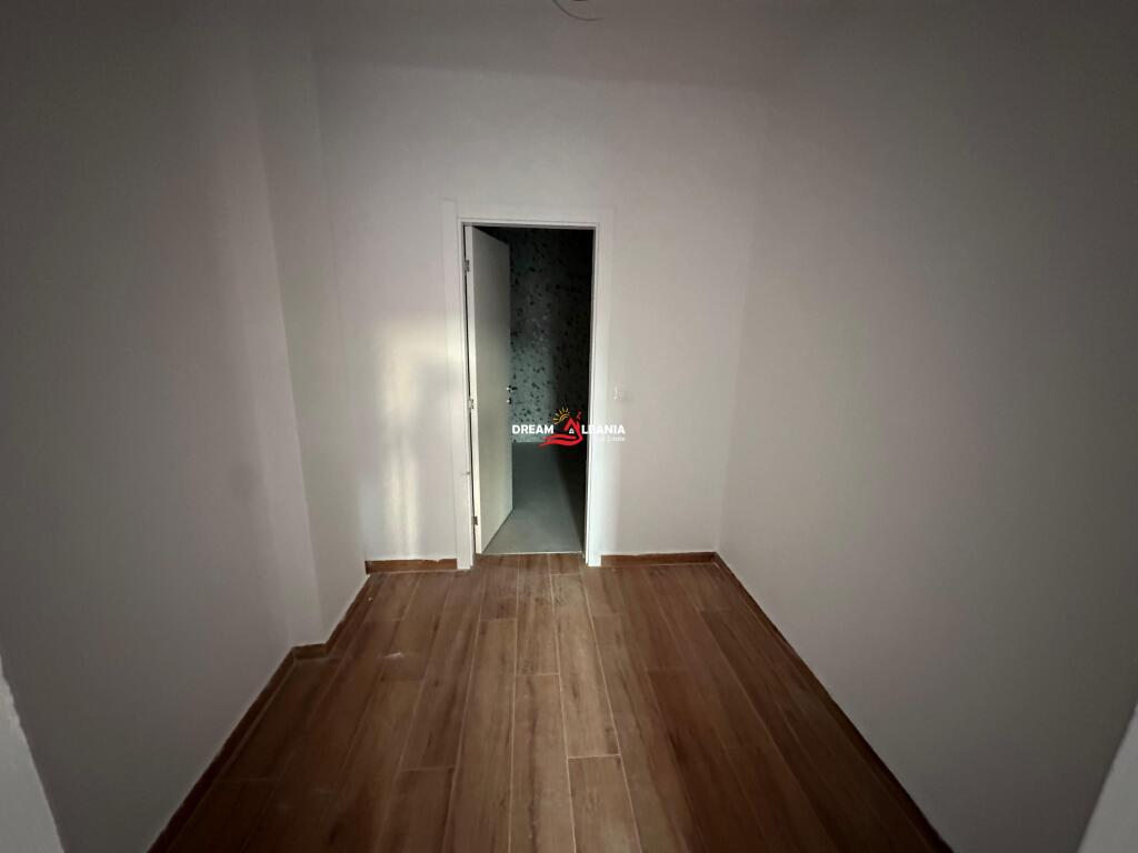 Jepet me qera ambient biznesi Duplex ne Rrugen e Kavajes, Tirana Garden Building (ID 42611189)