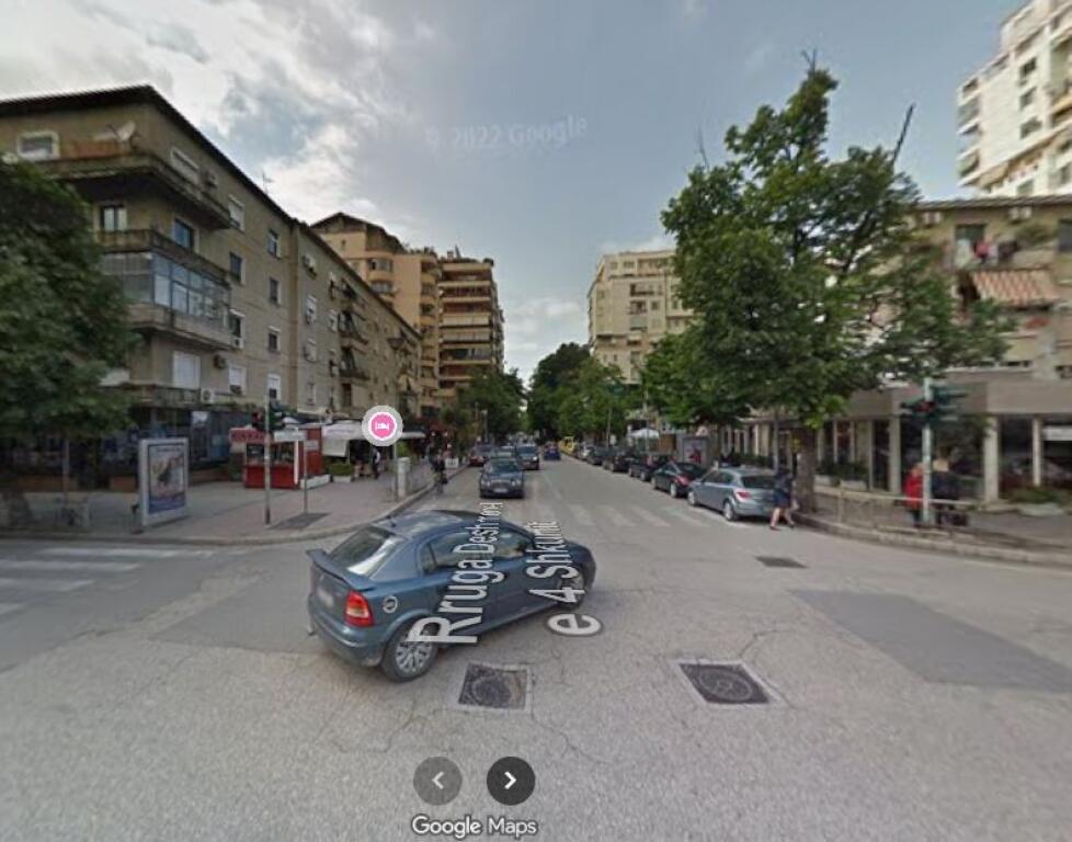 Ambjent zyrash me qera ne zonen e Bllokut prane Kuvendit ne Tirane(42611289)