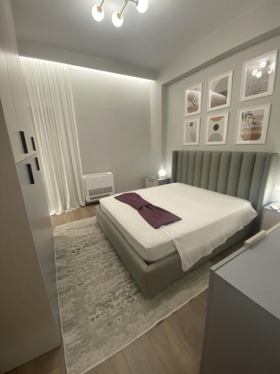 3+1,i mobiluar kopshti botanik,cmimi 1350 euro me parkim
