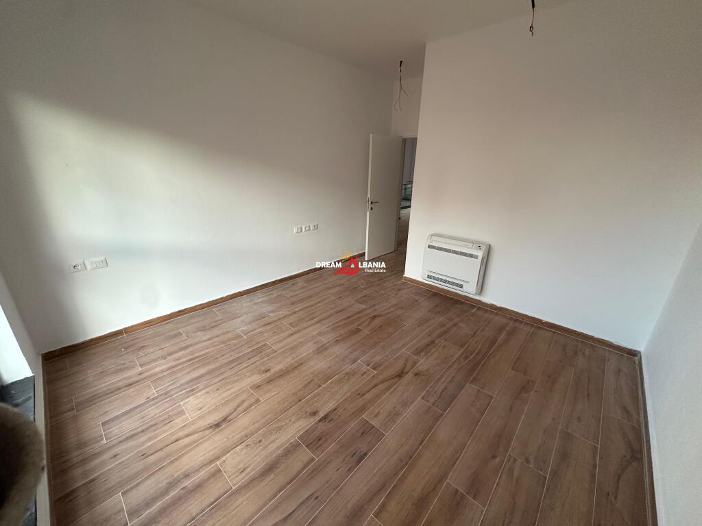 Jepet me qera ambient biznesi Duplex ne Rrugen e Kavajes, Tirana Garden Building (ID 42611189)