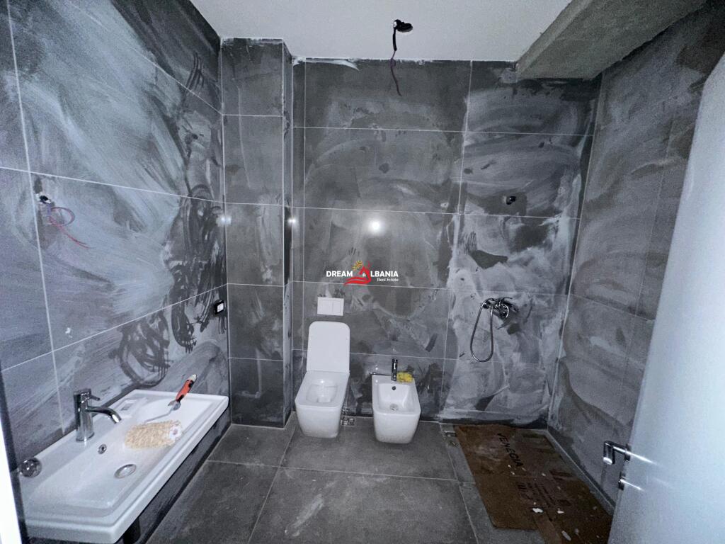 Jepet me qera ambient biznesi Duplex ne Rrugen e Kavajes, Tirana Garden Building (ID 42611189)