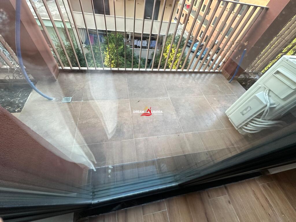Jepet me qera ambient biznesi Duplex ne Rrugen e Kavajes, Tirana Garden Building (ID 42611189)