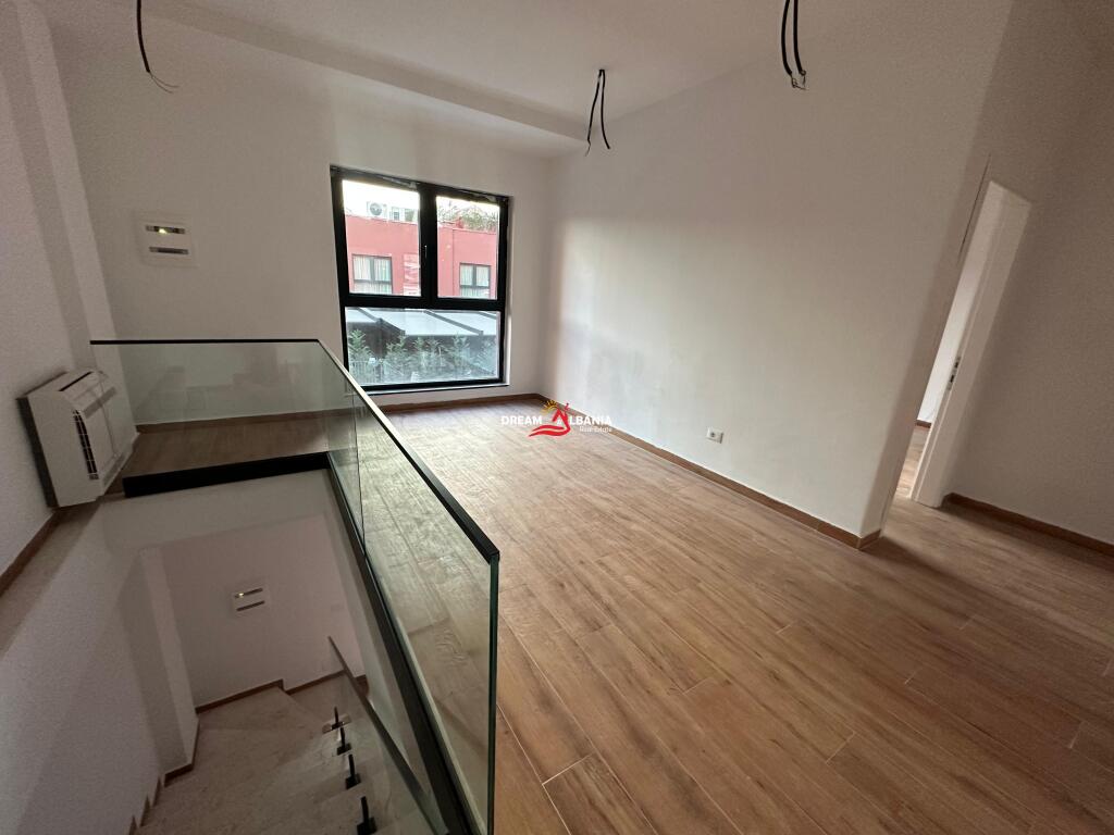 Jepet me qera ambient biznesi Duplex ne Rrugen e Kavajes, Tirana Garden Building (ID 42611189)