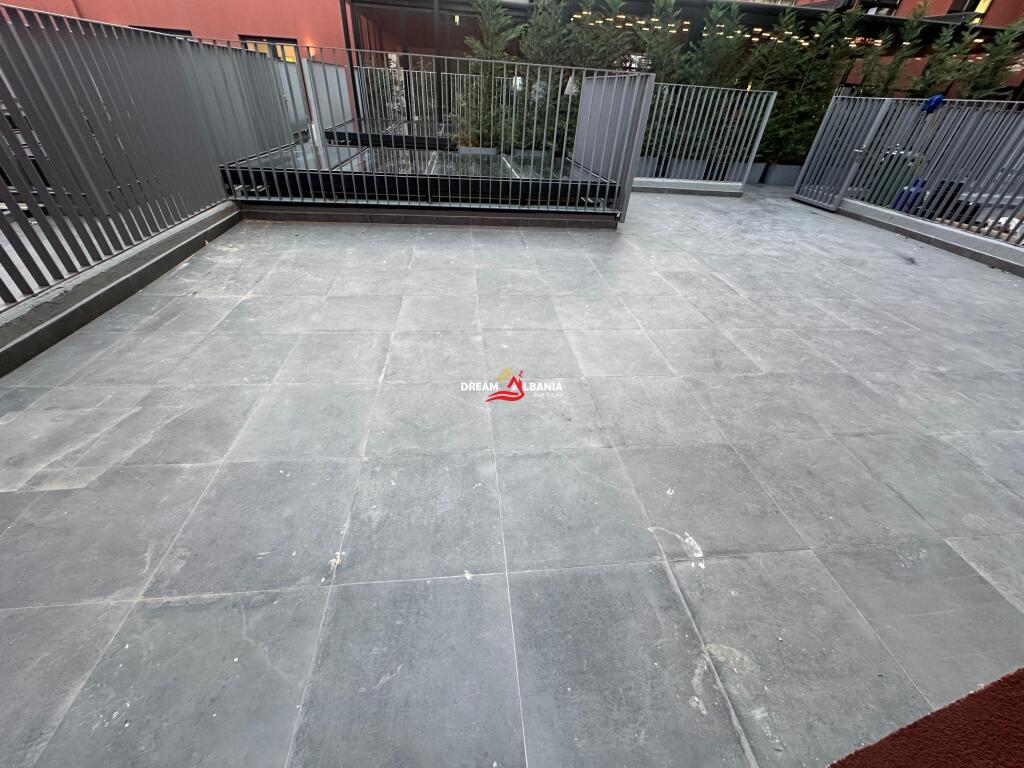 Jepet me qera ambient biznesi Duplex ne Rrugen e Kavajes, Tirana Garden Building (ID 42611189)