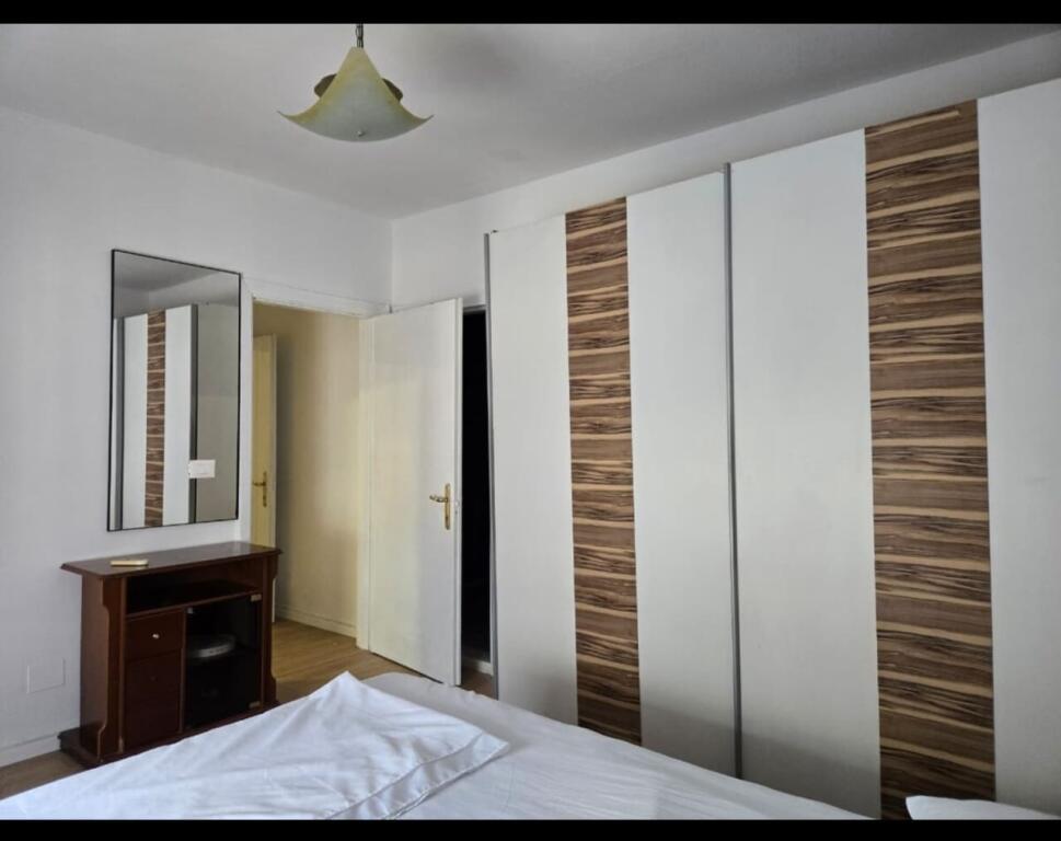 2+1,furnished commune of Paris price 850 euro