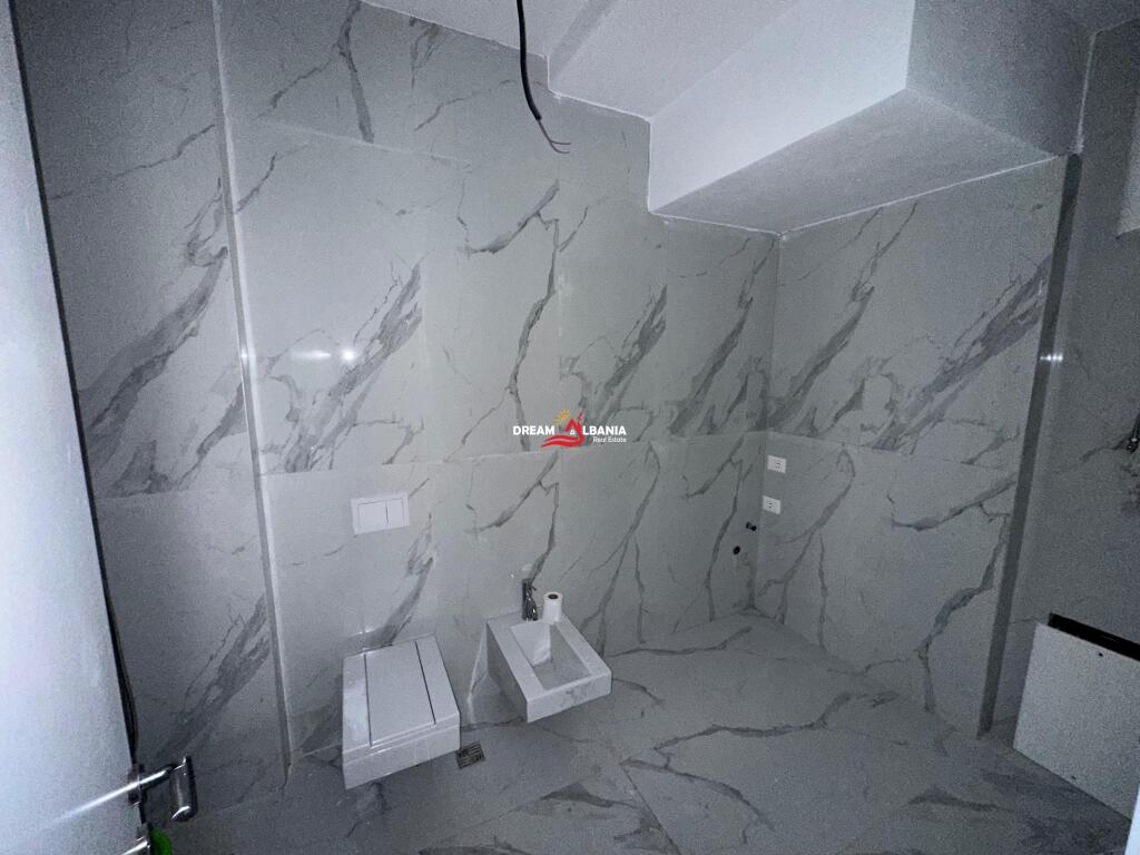 Jepet me qera ambient biznesi Duplex ne Rrugen e Kavajes, Tirana Garden Building (ID 42611189)