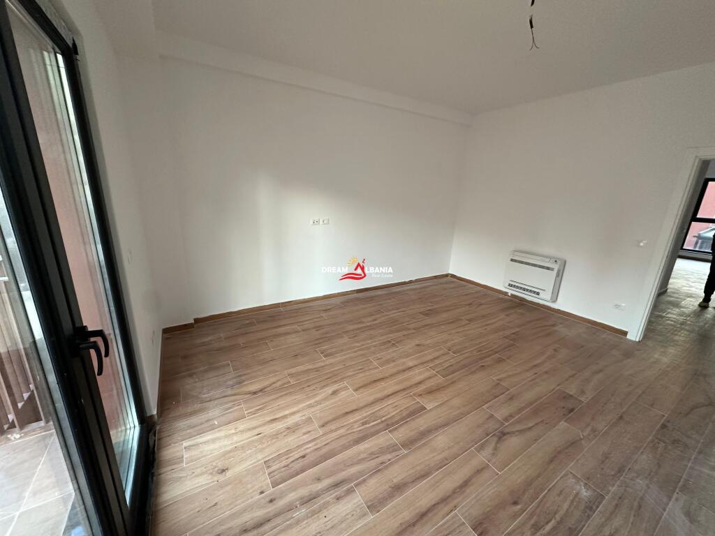 Jepet me qera ambient biznesi Duplex ne Rrugen e Kavajes, Tirana Garden Building (ID 42611189)