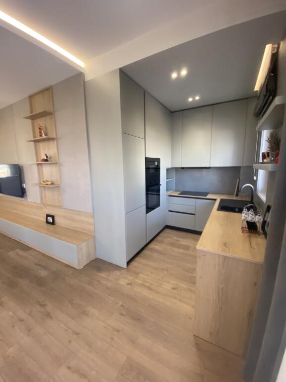 3+1,i mobiluar kopshti botanik,cmimi 1350 euro me parkim