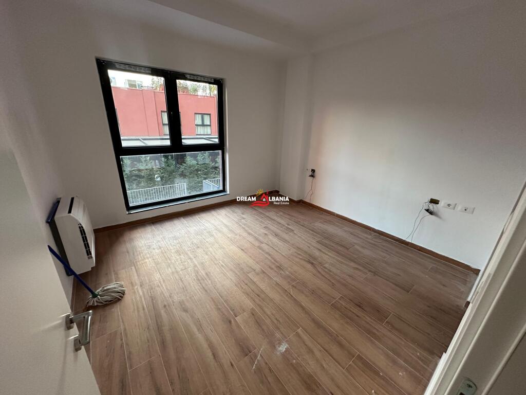 Jepet me qera ambient biznesi Duplex ne Rrugen e Kavajes, Tirana Garden Building (ID 42611189)