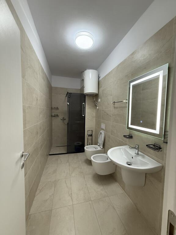 Apartament 2+1 per qera liqeni i thate