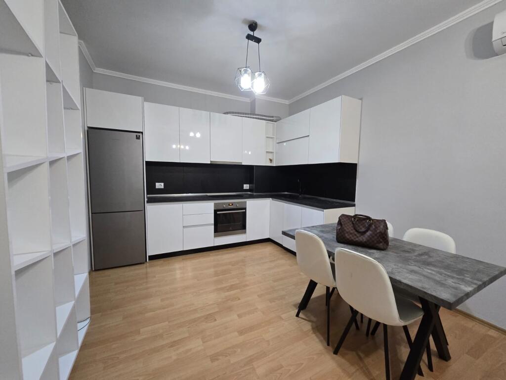 2+1,i mobiluar te 21 dhjetori Afer bar oslo,cmimi 900 euro
