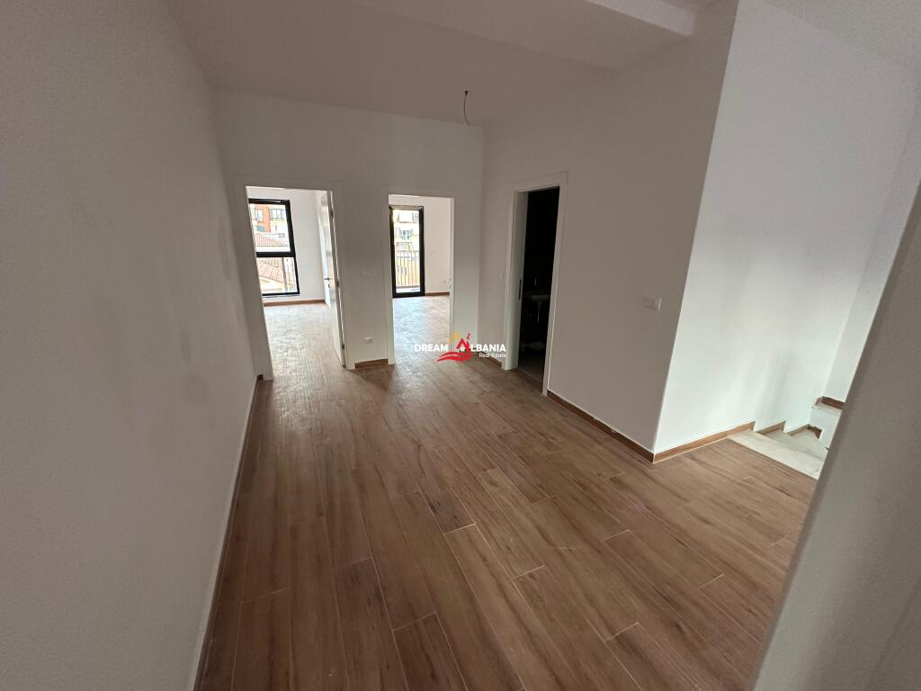 Jepet me qera ambient biznesi Duplex ne Rrugen e Kavajes, Tirana Garden Building (ID 42611189)