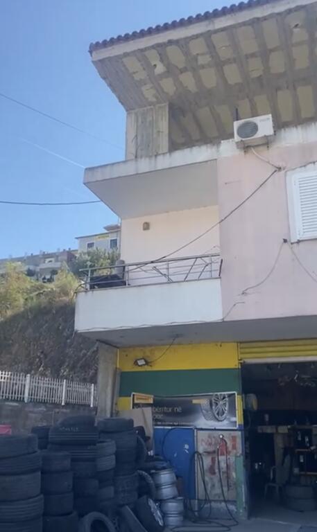 Building for sale 1 kilometer from Saranda