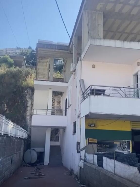 Building for sale 1 kilometer from Saranda