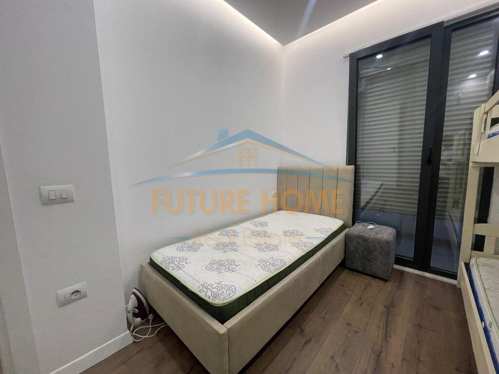 Shitet, Apartament 2+1+2, Kinostudio, Tiranë.