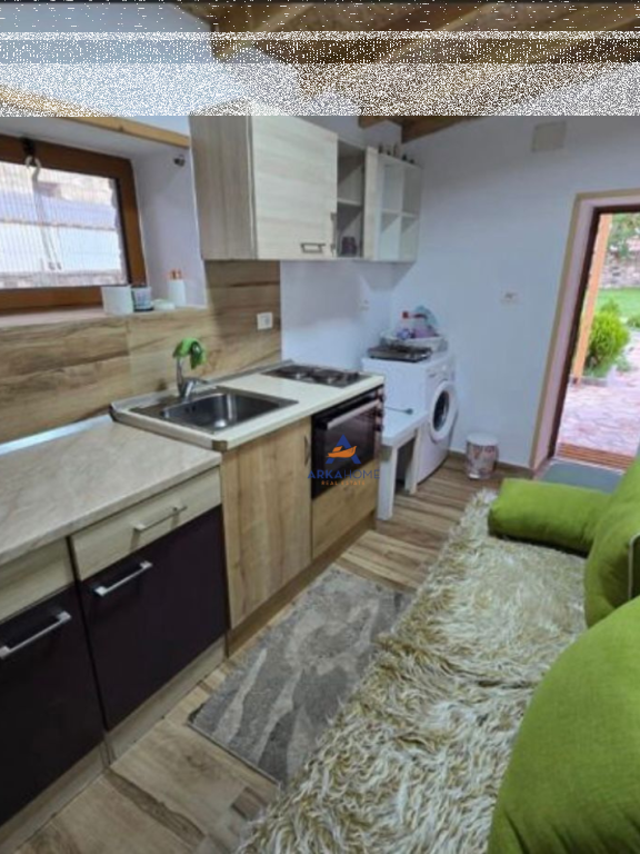 SHITET SHTËPI PRIVATE BASHKË ME TOKË +MUNDËSI HOTELI 3-KATËSH “VOSKOPOJ” 175.000 EURO