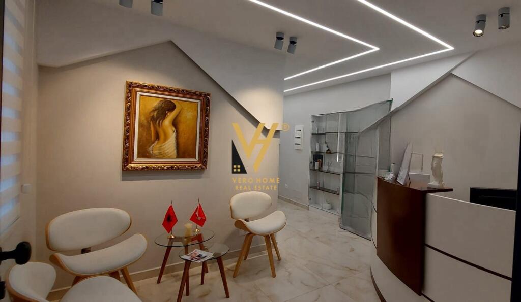 BUSINESS PREMISES 70 M2 FOR RENT ON MINE PEZA STREET 1,900 EURO