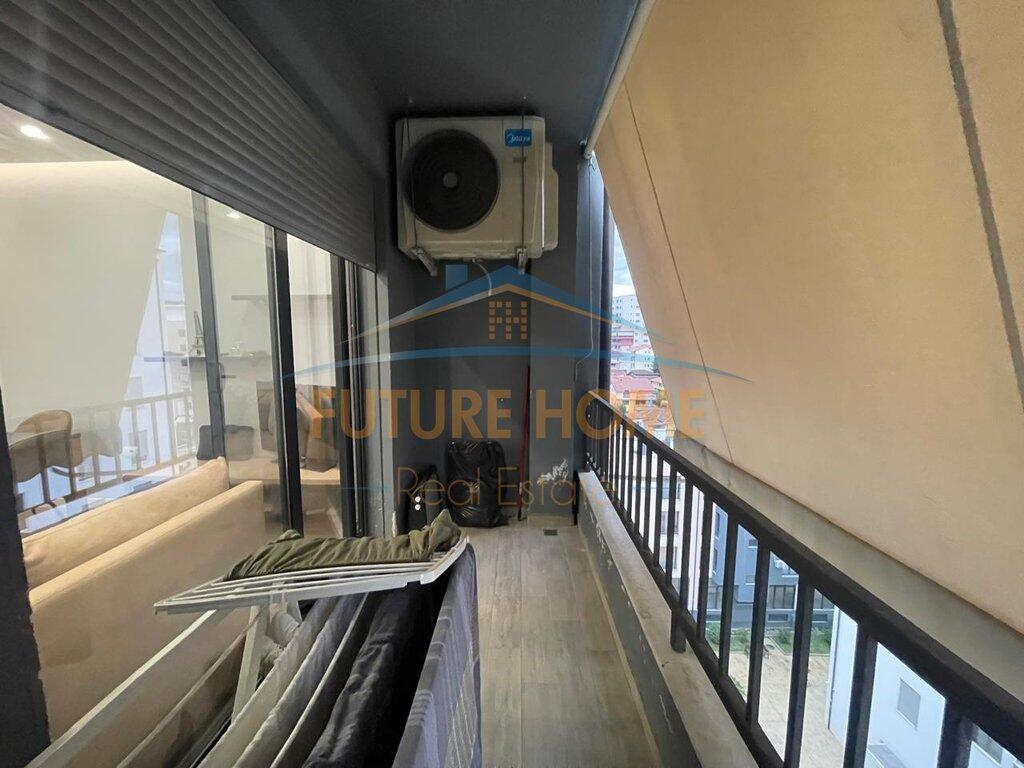 Shitet, Apartament 2+1+2, Kinostudio, Tiranë.