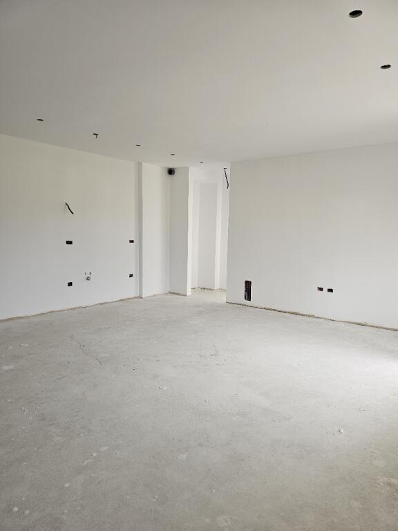 Shitet apartament 1+1 tek Lakeland ne Farke!