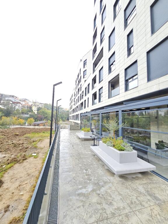 Shitet apartament 2+1 tek Kopshti Zoologjik!