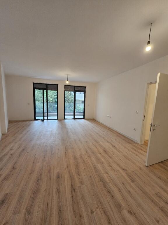 Shitet apartament 2+1 tek Kopshti Zoologjik!